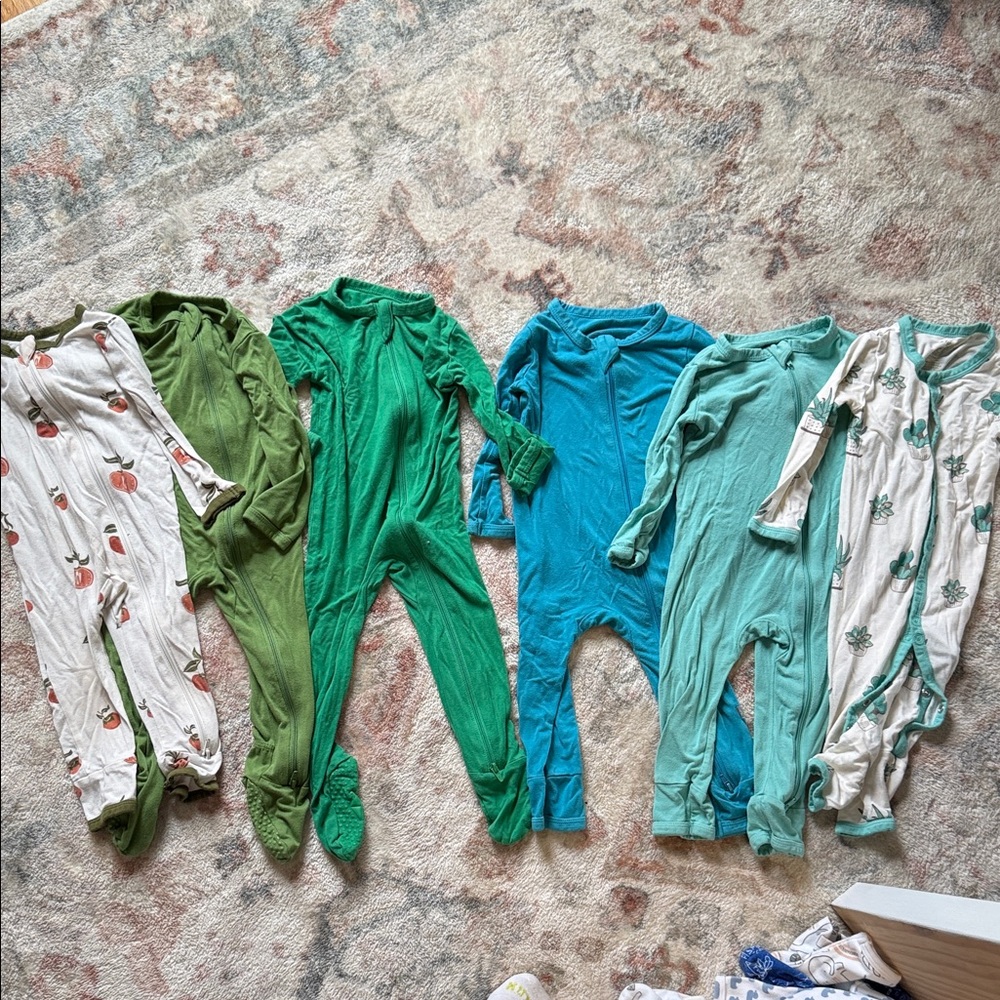 x7 KYTE BABY PJS 6-12 MONTH SIZE